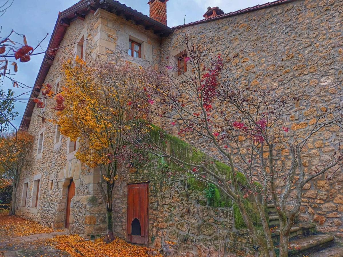 Apartamentos Palacion De Santillana Santillana del Mar Exterior photo