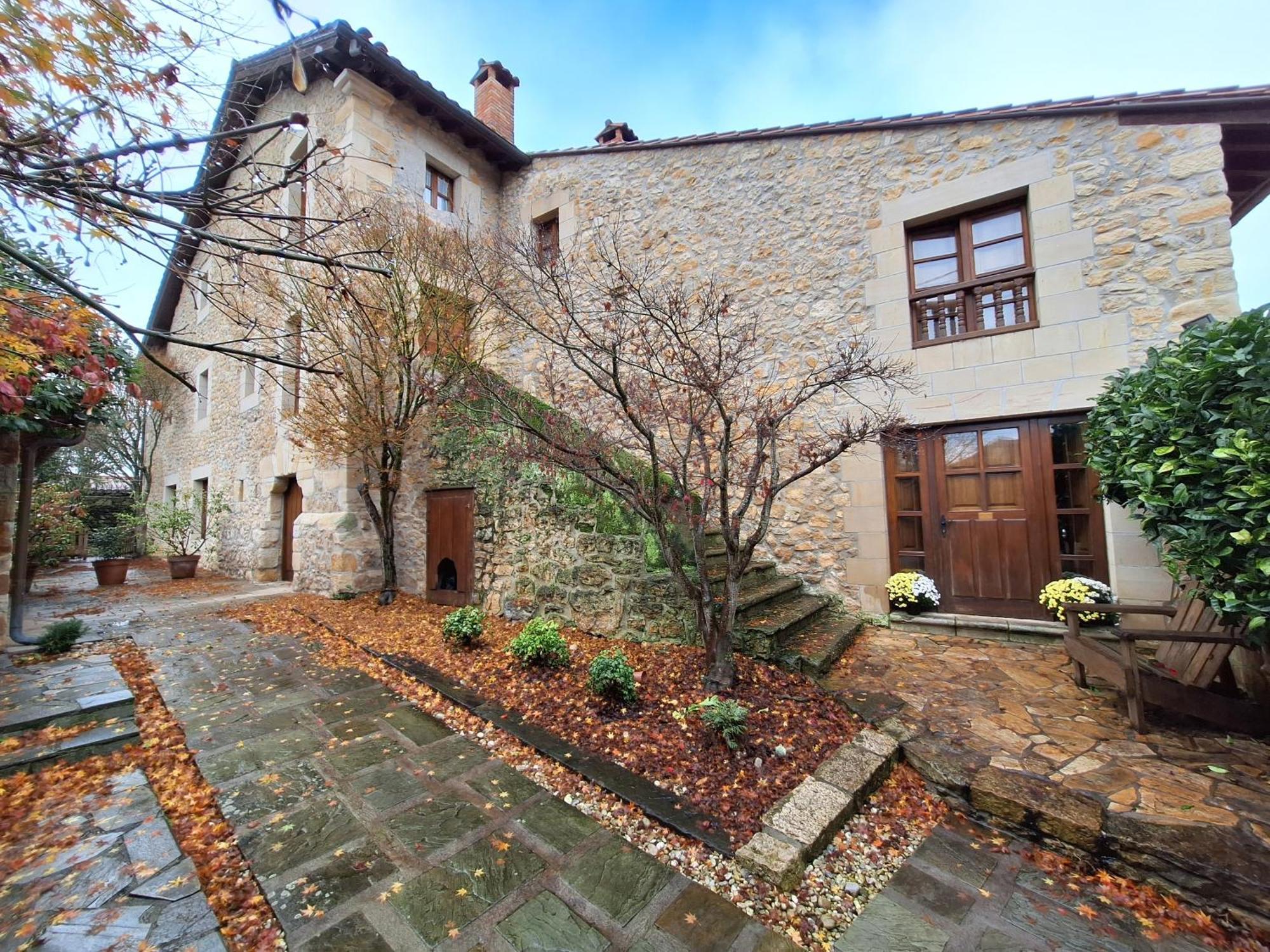 Apartamentos Palacion De Santillana Santillana del Mar Exterior photo