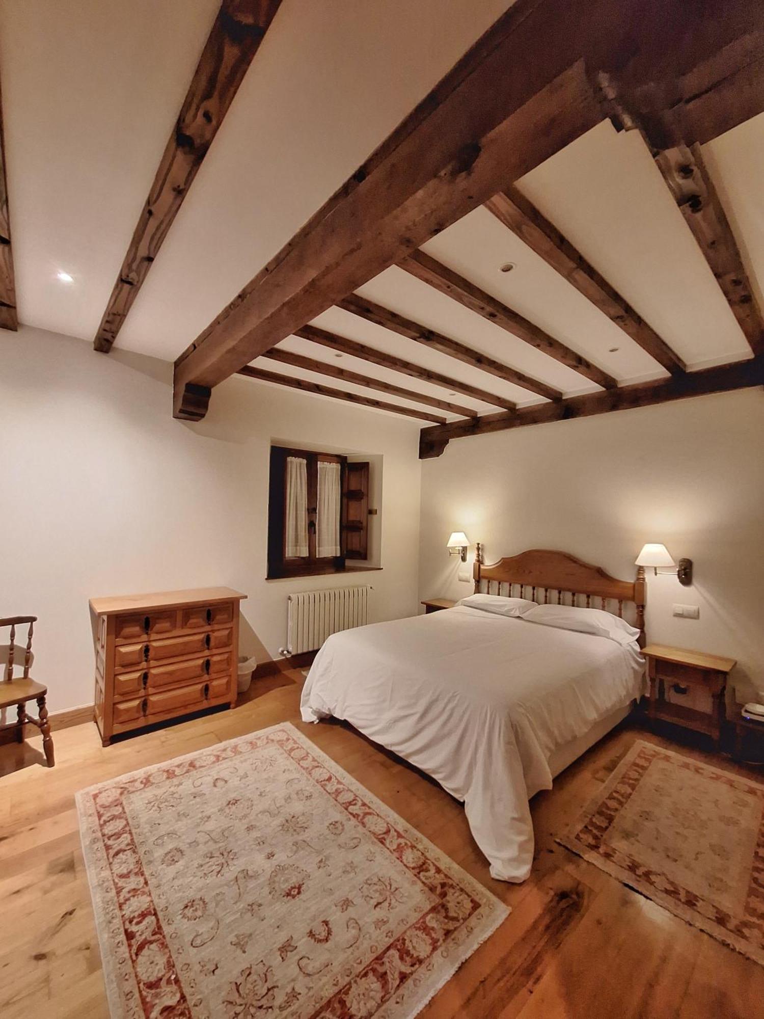 Apartamentos Palacion De Santillana Santillana del Mar Exterior photo