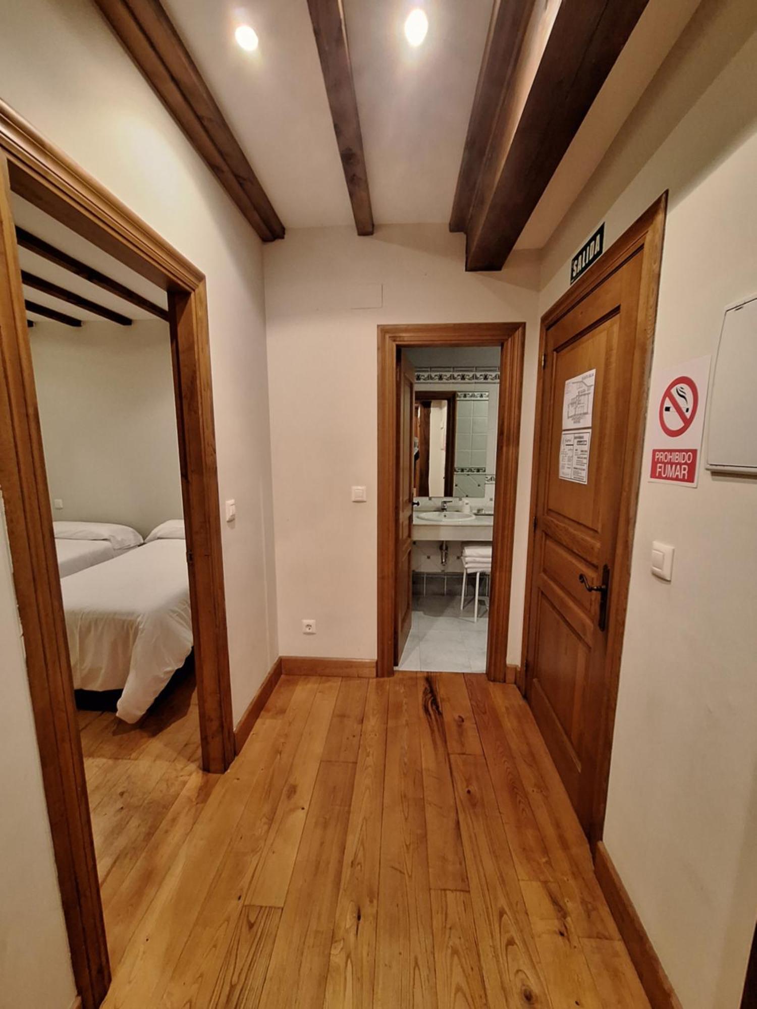 Apartamentos Palacion De Santillana Santillana del Mar Exterior photo