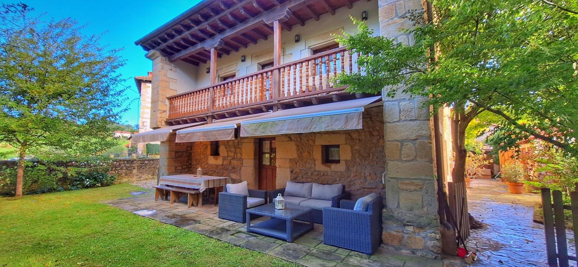 Apartamentos Palacion De Santillana Santillana del Mar Exterior photo