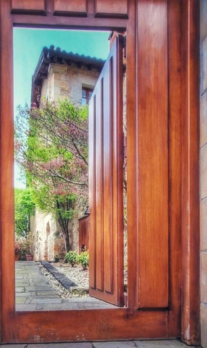 Apartamentos Palacion De Santillana Santillana del Mar Exterior photo